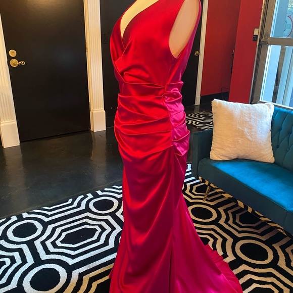 Talbot Runhof Barbie pink, fuchsia evening gown in duchesse satin.  SZ 14/44. - Picture 2 of 13